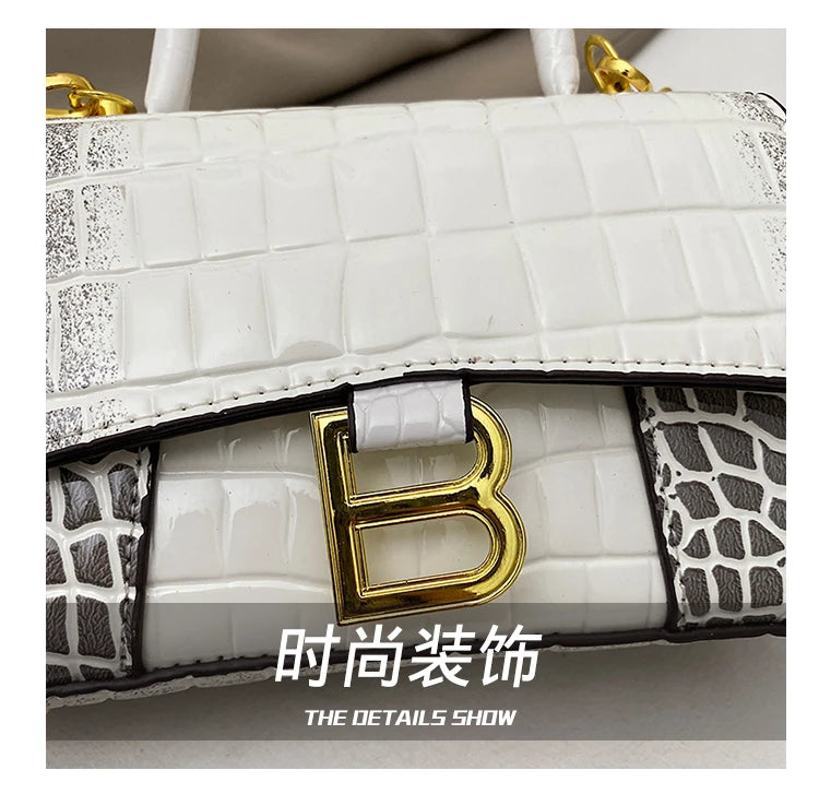 Chic Women's Handbag From Famous Designer In Soft Leather With Popular Classic Appeal And Comfortable Handle