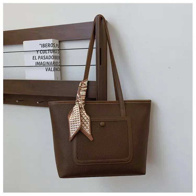 Fashionable Women's Handbag Crafted From Fine Leather Boasting Casual Simple Vintage And Trendy Daily Look