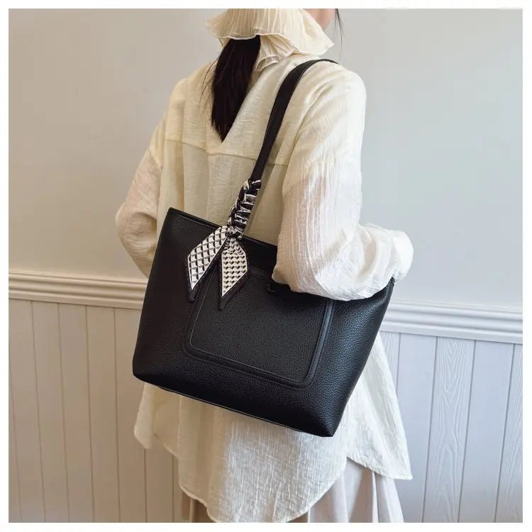 Fashionable Women's Handbag Crafted From Fine Leather Boasting Casual Simple Vintage And Trendy Daily Look