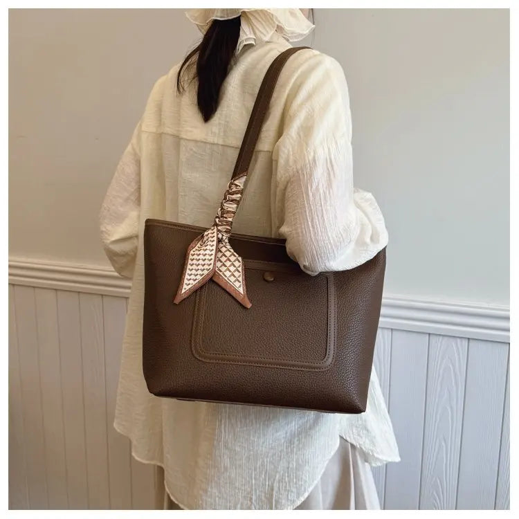 Fashionable Women's Handbag Crafted From Fine Leather Boasting Casual Simple Vintage And Trendy Daily Look