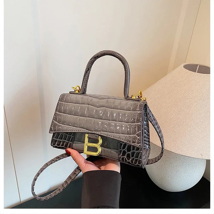 Chic Women's Handbag From Famous Designer In Soft Leather With Popular Classic Appeal And Comfortable Handle