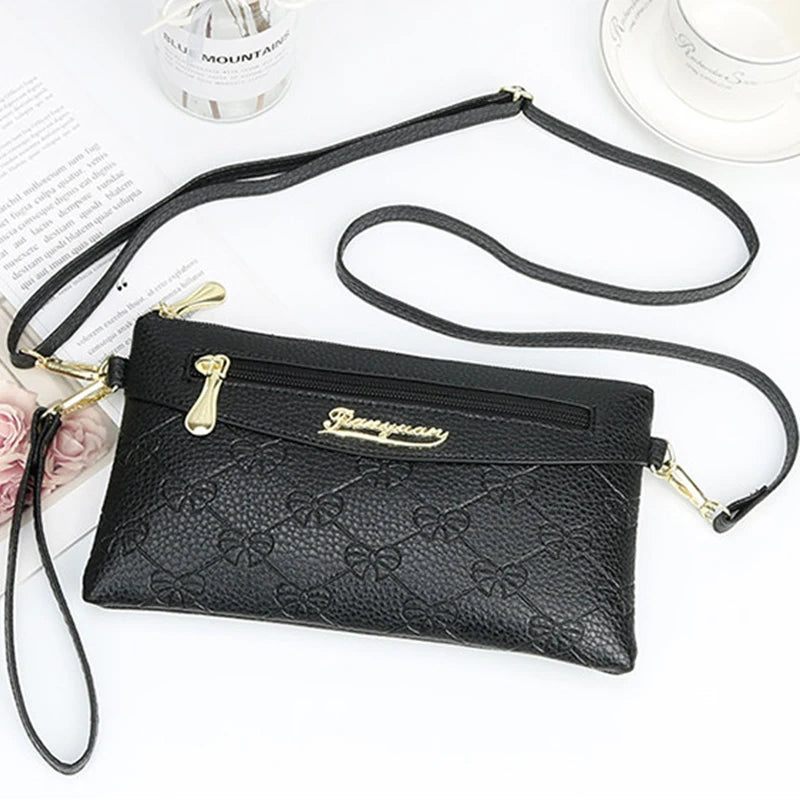 A lady's handbag, simple design, small size, suitable for travel, fitness, work, parties, weddings, and other occasions.