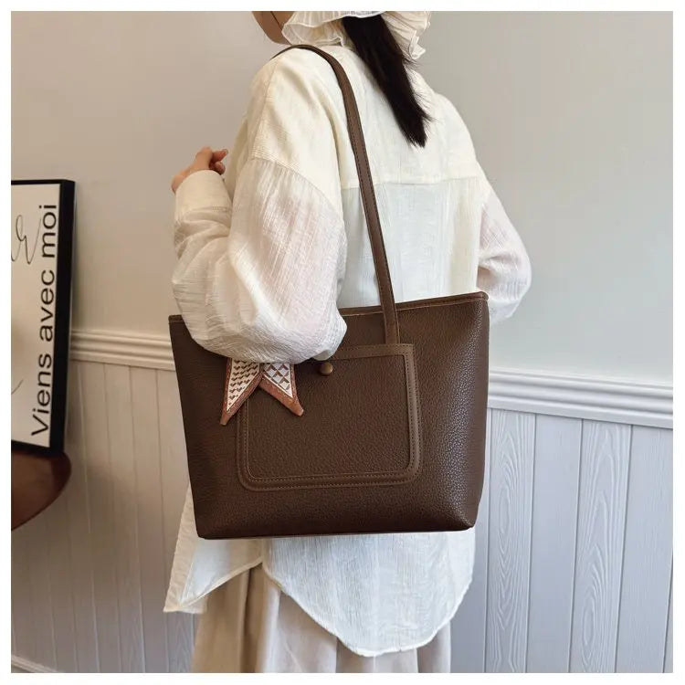 Fashionable Women's Handbag Crafted From Fine Leather Boasting Casual Simple Vintage And Trendy Daily Look