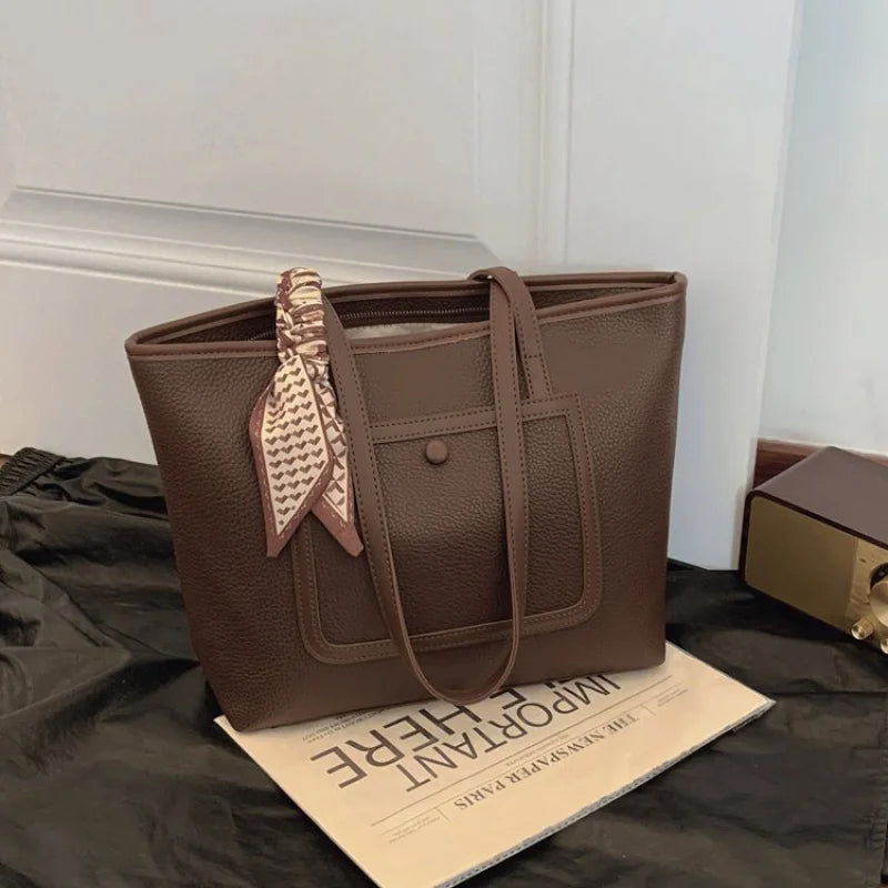 Fashionable Women's Handbag Crafted From Fine Leather Boasting Casual Simple Vintage And Trendy Daily Look