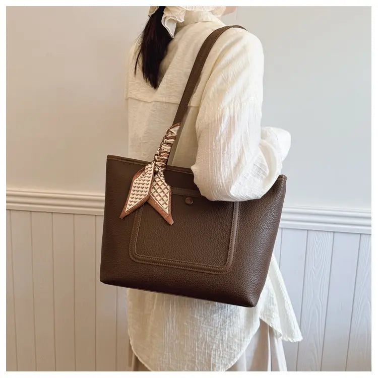 Fashionable Women's Handbag Crafted From Fine Leather Boasting Casual Simple Vintage And Trendy Daily Look