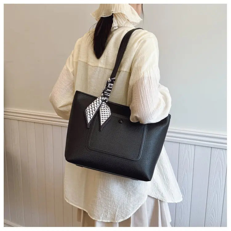 Fashionable Women's Handbag Crafted From Fine Leather Boasting Casual Simple Vintage And Trendy Daily Look