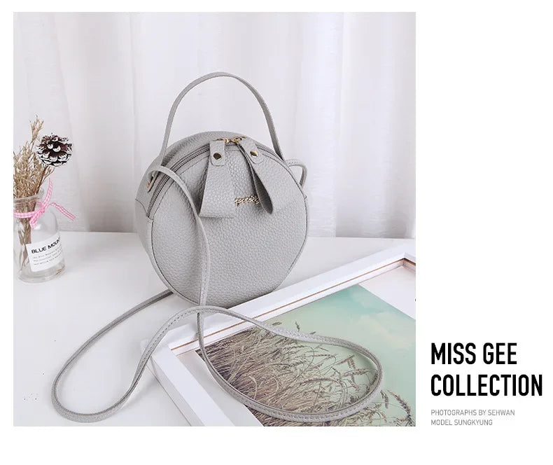 New handbag cute little round bag shoulder diagonal bag portable cosmetic bag foreign trade wholesale small bag. Women's bag