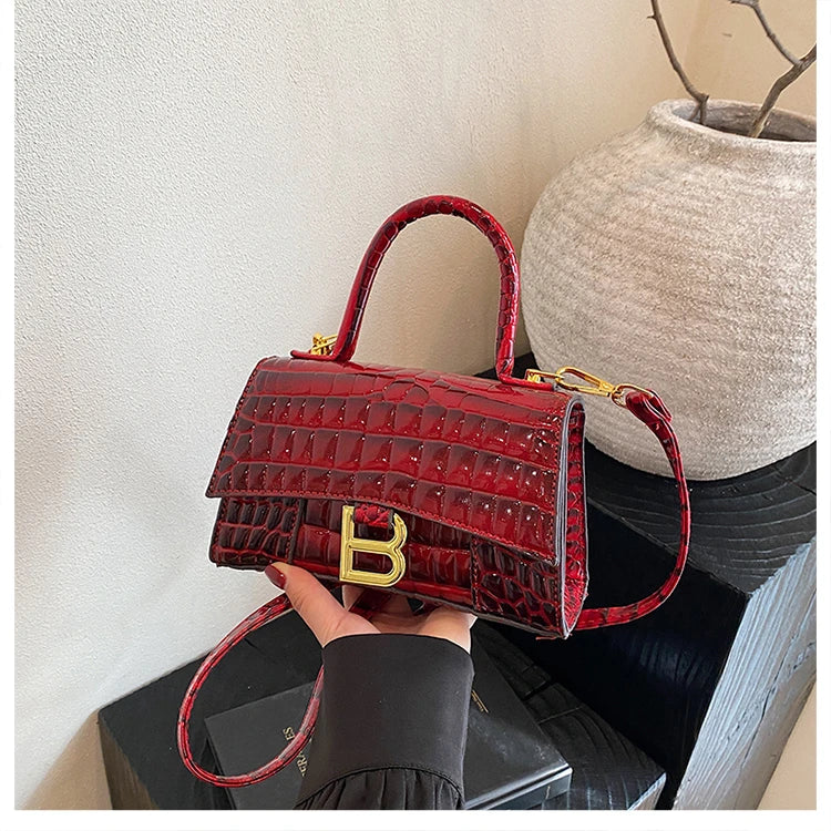 Chic Women's Handbag From Famous Designer In Soft Leather With Popular Classic Appeal And Comfortable Handle