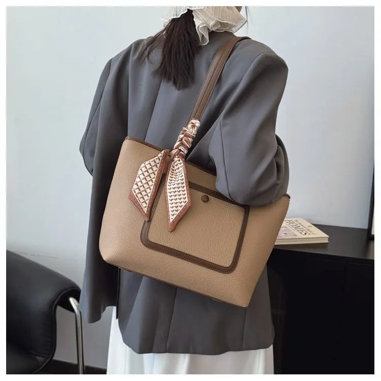 Fashionable Women's Handbag Crafted From Fine Leather Boasting Casual Simple Vintage And Trendy Daily Look