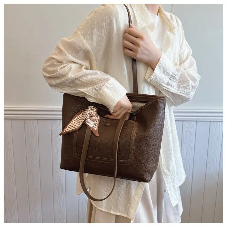 Fashionable Women's Handbag Crafted From Fine Leather Boasting Casual Simple Vintage And Trendy Daily Look