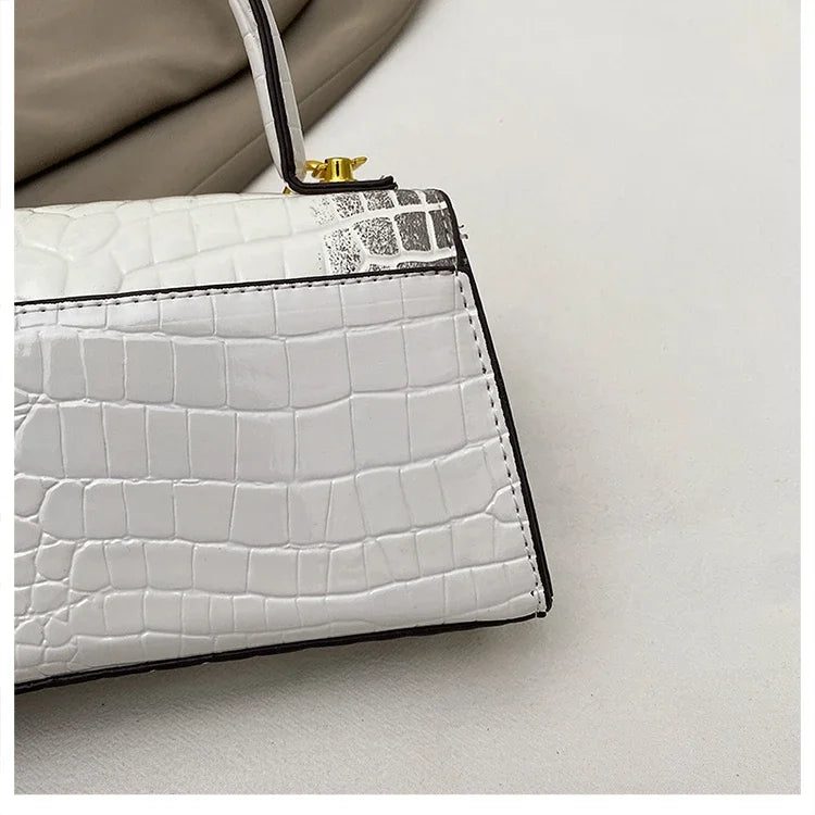 Chic Women's Handbag From Famous Designer In Soft Leather With Popular Classic Appeal And Comfortable Handle