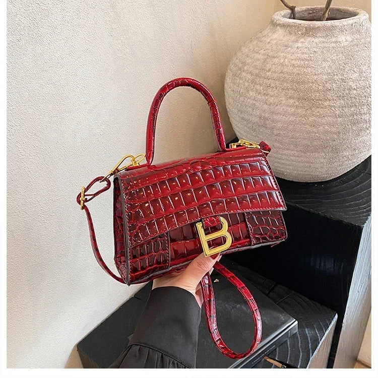 Chic Women's Handbag From Famous Designer In Soft Leather With Popular Classic Appeal And Comfortable Handle