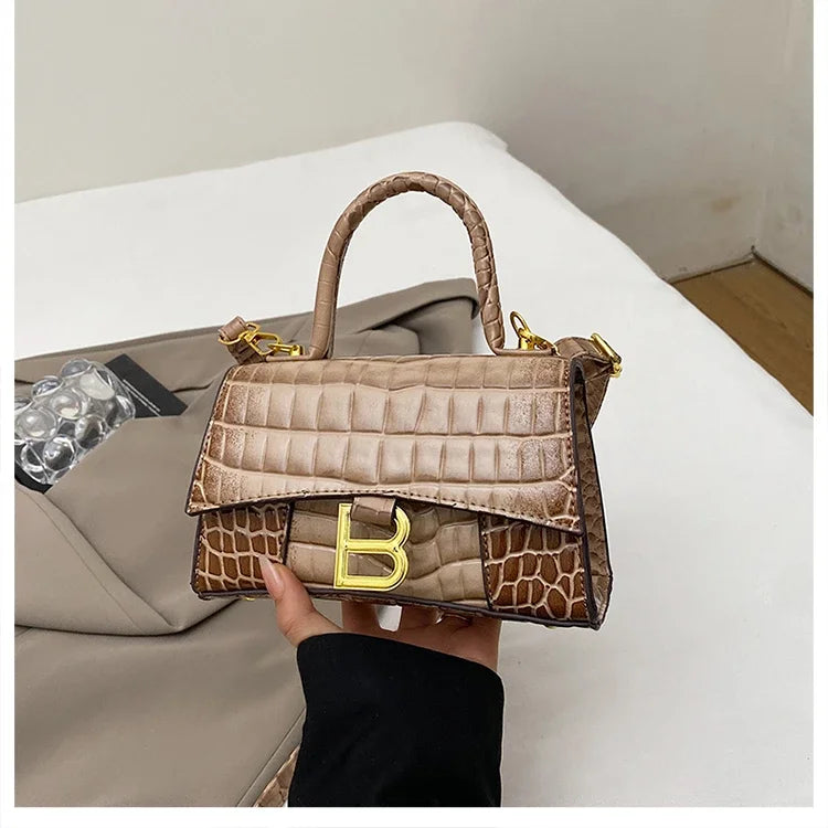 Chic Women's Handbag From Famous Designer In Soft Leather With Popular Classic Appeal And Comfortable Handle